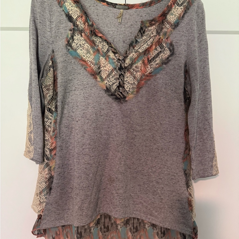 BKE Gray Asymmetrical Ruffled 3/4 Sleeve Blouse